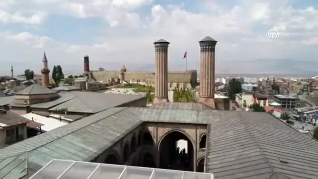 Türk tarihinin paha biçilmez hazineleri: Kümbet ve türbeler Türk tarihinin paha biçilmez hazineleri: Kümbet ve türbeler