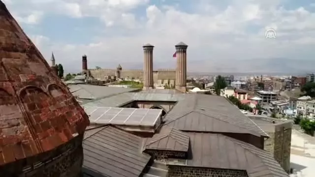 Türk tarihinin paha biçilmez hazineleri: Kümbet ve türbeler Türk tarihinin paha biçilmez hazineleri: Kümbet ve türbeler
