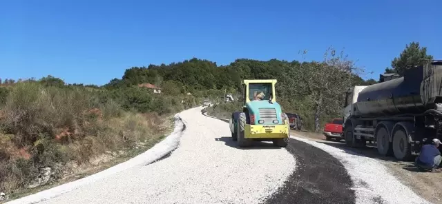 Türkeli'nin köylerinde asfalt çalışmaları sürüyor Türkeli'nin köylerinde asfalt çalışmaları sürüyor