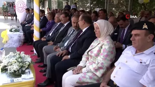 Vali Canbolat: 'Eğitimde hata geleceği olumsuz etkiler' Vali Canbolat: 'Eğitimde hata geleceği olumsuz etkiler'