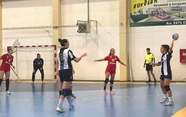 Yunanistan'da skandal! Türk bayrağına izin vermediler, kadın sporculara tükürdüler