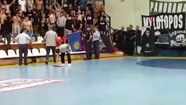 Yunanistan'dan Türk sporculara utandıran hareketler Yunanistan'dan Türk sporculara utandıran hareketler