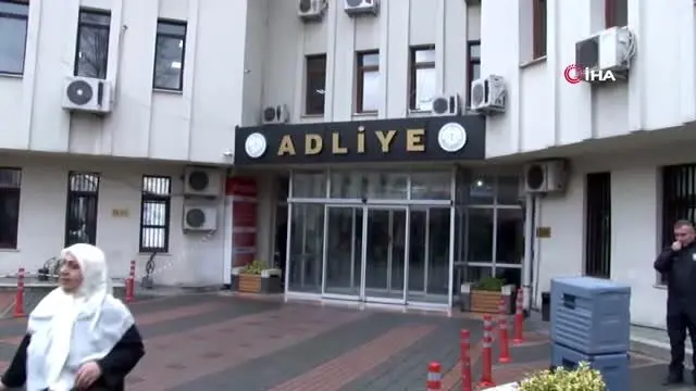 Annesini korumak için babasını öldüren gence meşru müdafaadan beraat Annesini korumak için babasını öldüren gence meşru müdafaadan beraat