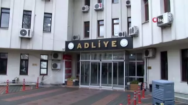 Annesini korumak için babasını öldüren gence meşru müdafaadan beraat Annesini korumak için babasını öldüren gence meşru müdafaadan beraat