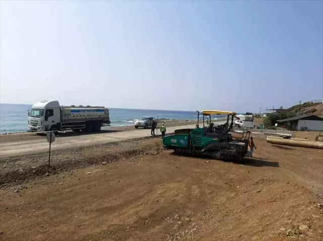 Arsuz Kaymakamı Sarı yol çalışmasını inceledi Arsuz Kaymakamı Sarı yol çalışmasını inceledi