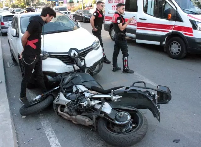 Ataşehir'de kaza: 1 polis yaralı Ataşehir'de kaza: 1 polis yaralı