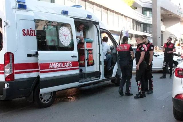 Ataşehir'de kaza: 1 polis yaralı Ataşehir'de kaza: 1 polis yaralı