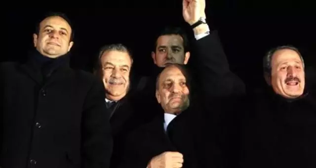 AYM : Dört bakan için kurulan yolsuzluk soruşturma komisyonuna yayın yasağı hak ihlalidir