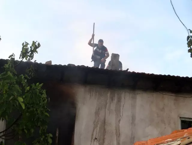 Bilecik'te ahşap evde çıkan yangın korkuttu