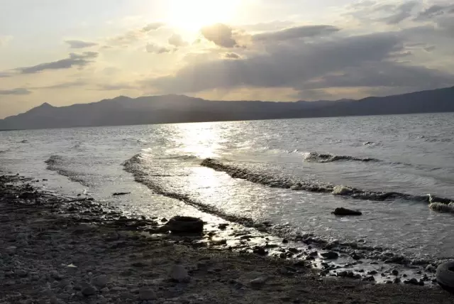 Burdur Gölü S.O.S. veriyor Burdur Gölü S.O.S. veriyor