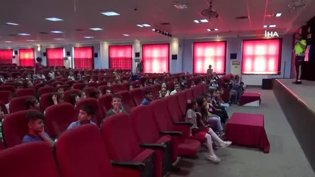 Diyarbakır'da gönüllü okul geçit görevlilerine teorik eğitim Diyarbakır'da gönüllü okul geçit görevlilerine teorik eğitim