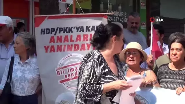 Diyarbakır'daki annelere destek verip, HDP'nin kapatılması için imza kampanyası başlattılar Diyarbakır'daki annelere destek verip, HDP'nin kapatılması için imza kampanyası başlattılar