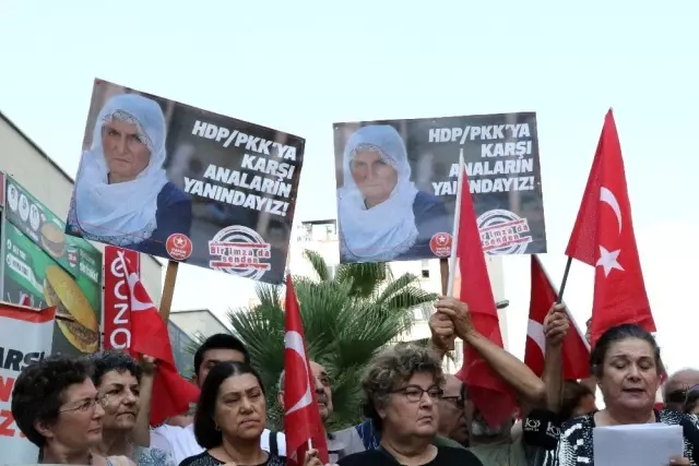 Diyarbakır'daki annelere destek verip, HDP'nin kapatılması için imza kampanyası başlattılar Diyarbakır'daki annelere destek verip, HDP'nin kapatılması için imza kampanyası başlattılar