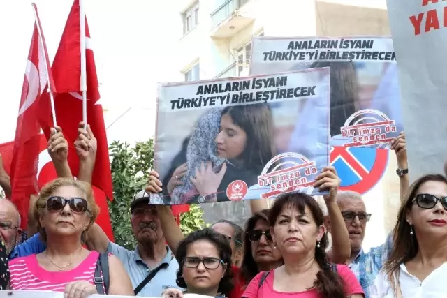 Diyarbakır'daki annelere destek verip, HDP'nin kapatılması için imza kampanyası başlattılar Diyarbakır'daki annelere destek verip, HDP'nin kapatılması için imza kampanyası başlattılar