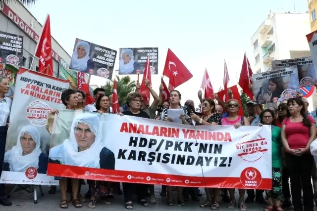Diyarbakır'daki annelere destek verip, HDP'nin kapatılması için imza kampanyası başlattılar Diyarbakır'daki annelere destek verip, HDP'nin kapatılması için imza kampanyası başlattılar