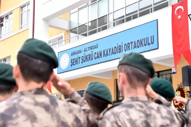 Doğum gününde ismi okula verildi