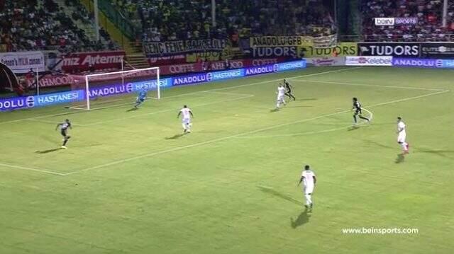 Fenerbahçe - Alanyaspor maçında kural hatası olduğu iddiası tartışma yarattı