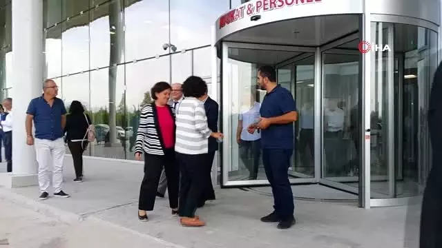 FETÖ zanlısı eski vali ve beraberindeki iş adamları yeniden hakim karşısında FETÖ zanlısı eski vali ve beraberindeki iş adamları yeniden hakim karşısında