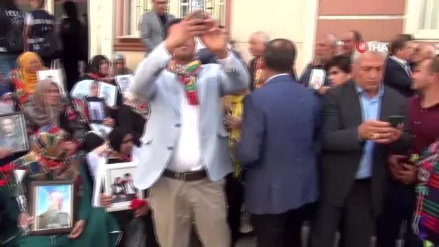HDP önünde eylem yapan ailelerin sayısı 38'e yükseldi HDP önünde eylem yapan ailelerin sayısı 38'e yükseldi