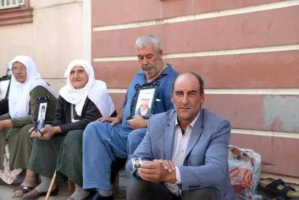 Hdp önündeki eylemde 15'inci gün; aile sayısı 36 oldu Hdp önündeki eylemde 15'inci gün; aile sayısı 36 oldu