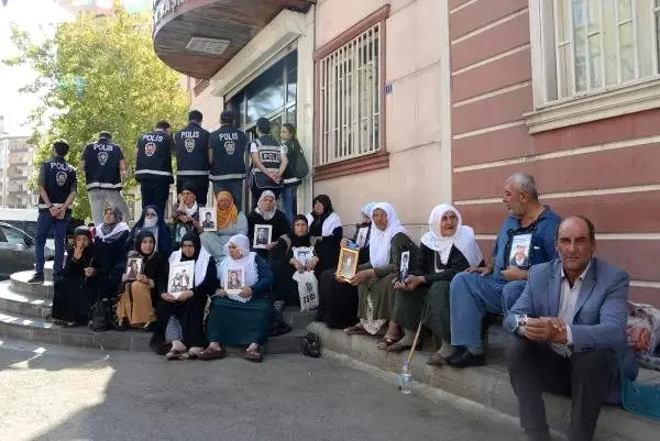 Hdp önündeki eylemde 15'inci gün; aile sayısı 36 oldu Hdp önündeki eylemde 15'inci gün; aile sayısı 36 oldu
