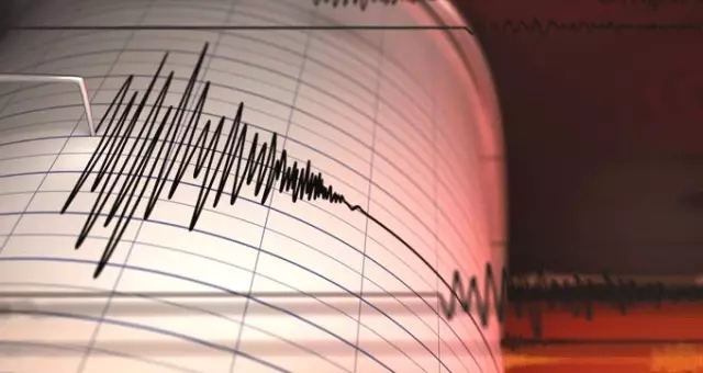 İzmir'de 3,3 büyüklüğündeki deprem vatandaşları tedirgin etti