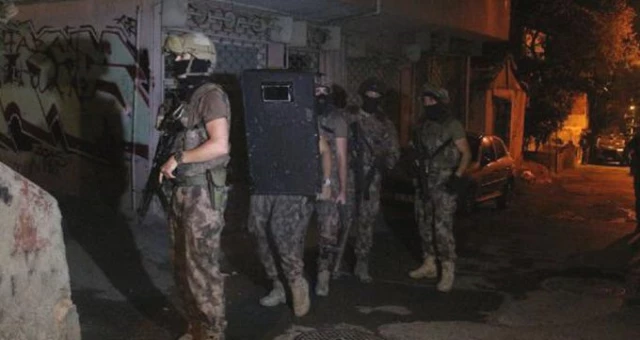 Kadıköy'de uyuşturucu operasyonu: 35 kişi gözaltına alındı