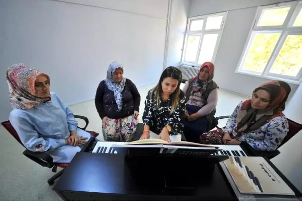 Köylü kadınların 'piyano' heyecanı