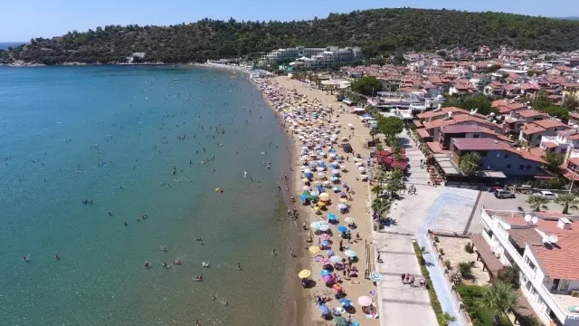 Menderes sahillerinde sezon devam ediyor Menderes sahillerinde sezon devam ediyor
