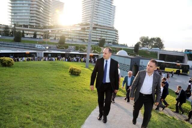 Metrobüste müdür var! İmamoğlu'nun talimatıyla sahaya indiler