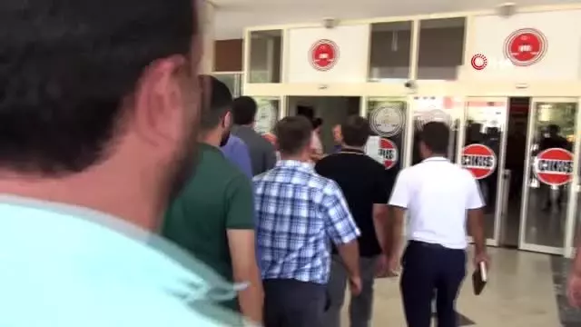 Şanlıurfa'da cinayetten aranan vekil ağabeyi teslim oldu Şanlıurfa'da cinayetten aranan vekil ağabeyi teslim oldu