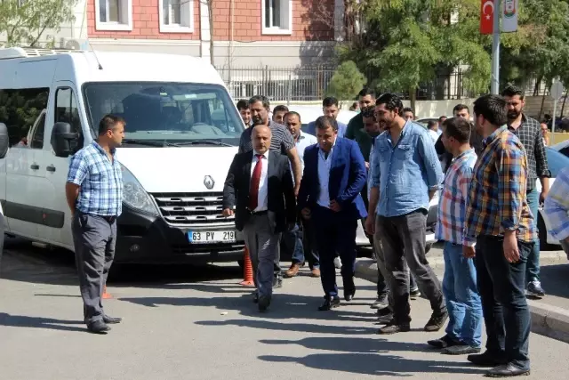 Şanlıurfa'da cinayetten aranan vekil ağabeyi teslim oldu Şanlıurfa'da cinayetten aranan vekil ağabeyi teslim oldu