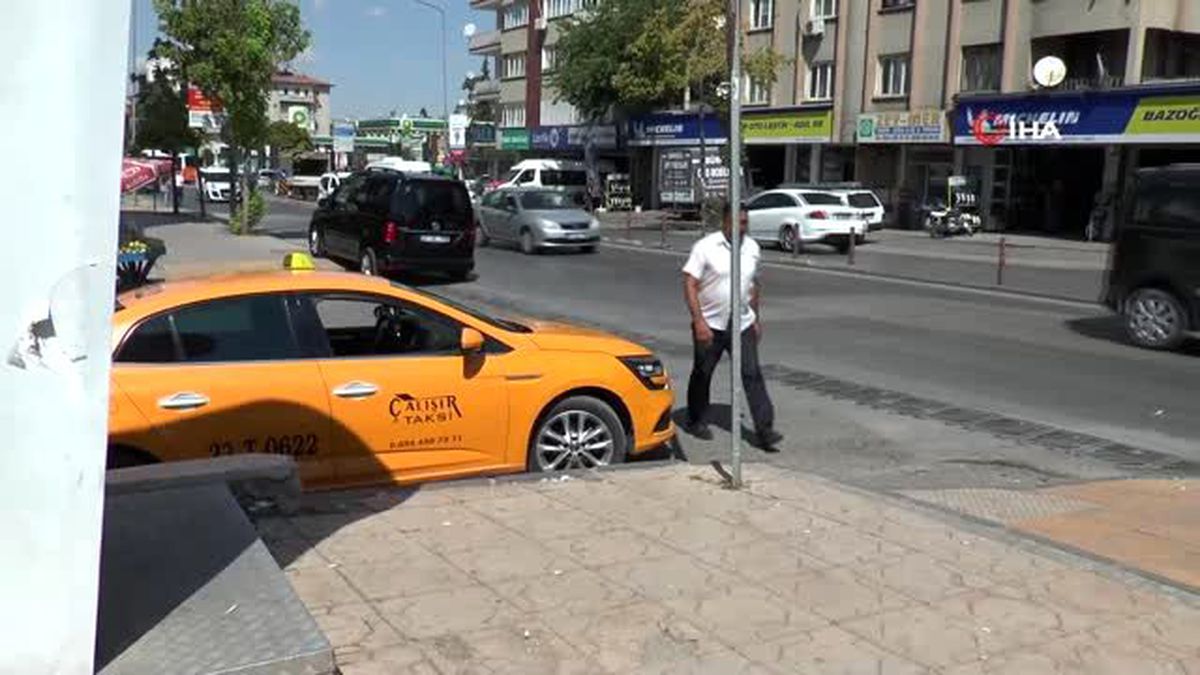 Bir taksi şoförü, aracında unutulan 87 bin lirayı sahibine teslim ederek büyük takdir topladı