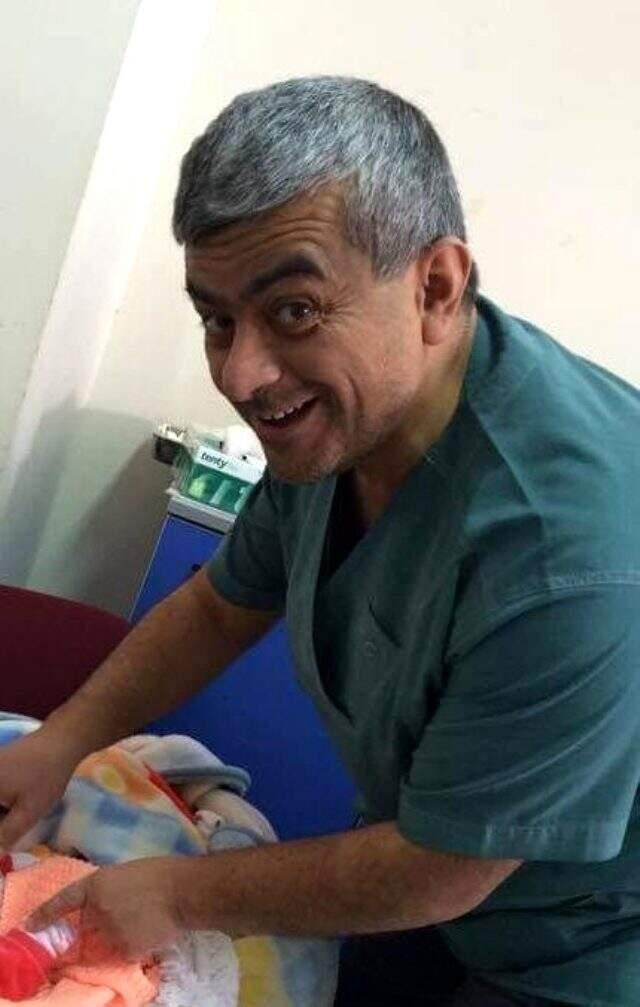 18 yaşındaki genç dişi uyuşmadığı için doktoru bıçakladı