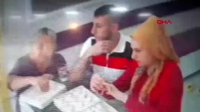 Adana ailecek kuyumcuya gidip yüzük çaldılar Adana ailecek kuyumcuya gidip yüzük çaldılar