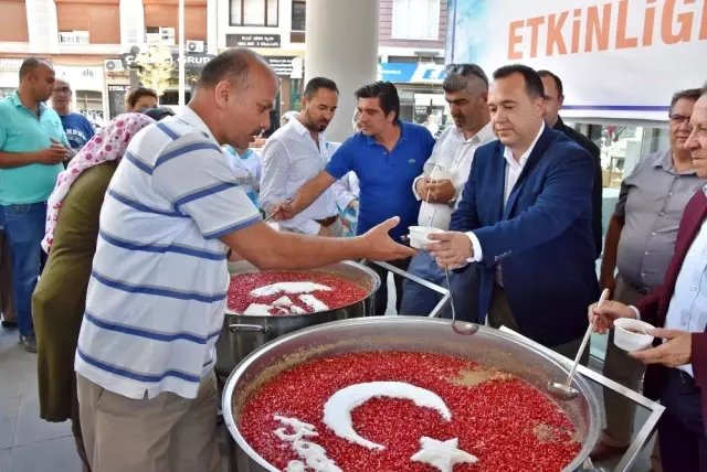 Akhisar Belediyesi'nden aşure ikramı