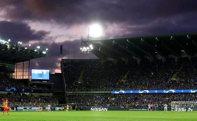 Bir grup Club Brugge taraftarı Galatasaray tribününe girmeye çalıştı!