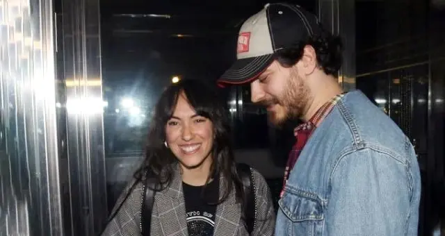 Çağatay Ulusoy ile aşk yaşayan oyuncu Duygu Sarışın, bölüm başı ücretini 10 binden 30 bin TL'ye çıkardı