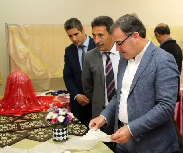 Hacılar'da el sanatları sergisine büyük ilgi Hacılar'da el sanatları sergisine büyük ilgi