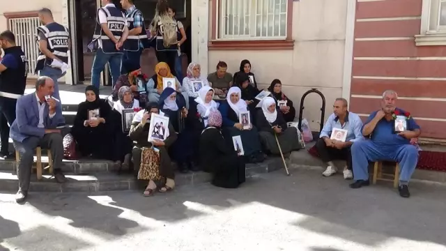 HDP önünde eylem yapan aile sayısı 16. günde 39'a yükseldi HDP önünde eylem yapan aile sayısı 16. günde 39'a yükseldi