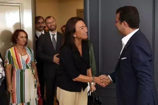 İbb başkanı imamoğlu, sanatçı ve gazileri kabul etti İbb başkanı imamoğlu, sanatçı ve gazileri kabul etti