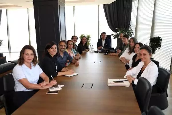 İbb başkanı imamoğlu, sanatçı ve gazileri kabul etti İbb başkanı imamoğlu, sanatçı ve gazileri kabul etti