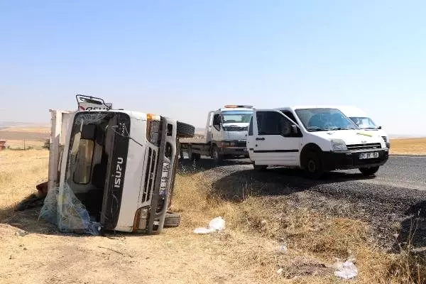 Kamyonet tarlaya devrildi; sürücü ağır yaralandı Kamyonet tarlaya devrildi; sürücü ağır yaralandı