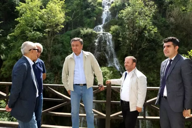 Kırgız Büyükelçi Ömüralıyev Giresun'da stres attı Kırgız Büyükelçi Ömüralıyev Giresun'da stres attı