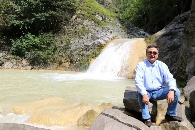 Kırgız Büyükelçi Ömüralıyev Giresun'da stres attı Kırgız Büyükelçi Ömüralıyev Giresun'da stres attı