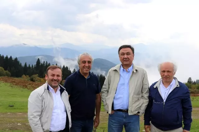 Kırgız Büyükelçi Ömüralıyev Giresun'da stres attı Kırgız Büyükelçi Ömüralıyev Giresun'da stres attı
