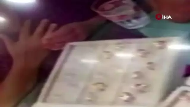 Kızı ve damadı oyaladı, anne yüzüğü çaldı Kızı ve damadı oyaladı, anne yüzüğü çaldı