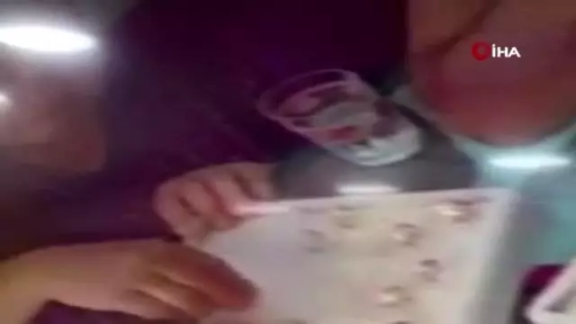 Kızı ve damadı oyaladı, anne yüzüğü çaldı Kızı ve damadı oyaladı, anne yüzüğü çaldı