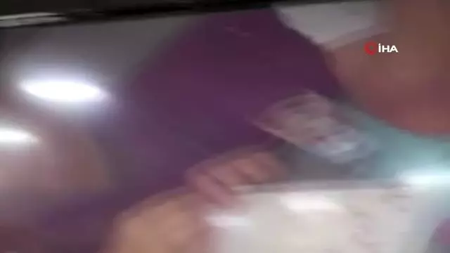 Kızı ve damadı oyaladı, anne yüzüğü çaldı...Hırsızlık anları kamerada Kızı ve damadı oyaladı, anne yüzüğü çaldı...Hırsızlık anları kamerada