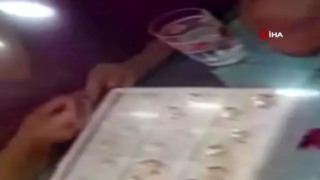 Kızı ve damadı oyaladı, anne yüzüğü çaldı...Hırsızlık anları kamerada Kızı ve damadı oyaladı, anne yüzüğü çaldı...Hırsızlık anları kamerada